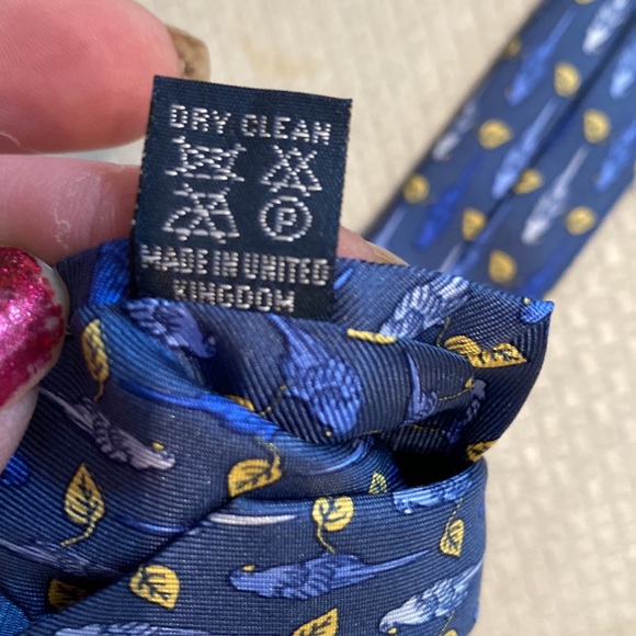 Mens Burberry 💯% Silk Steely Blue Bird TIE. Like NEW Condition! Pristine 🦜60” - Picture 8 of 15